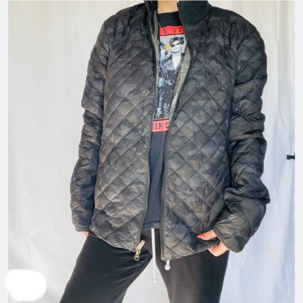 Lululemon , women’s oversized small , quilted bomber style running jacket.